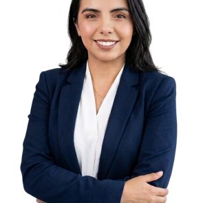 Laura Headshot - 2026